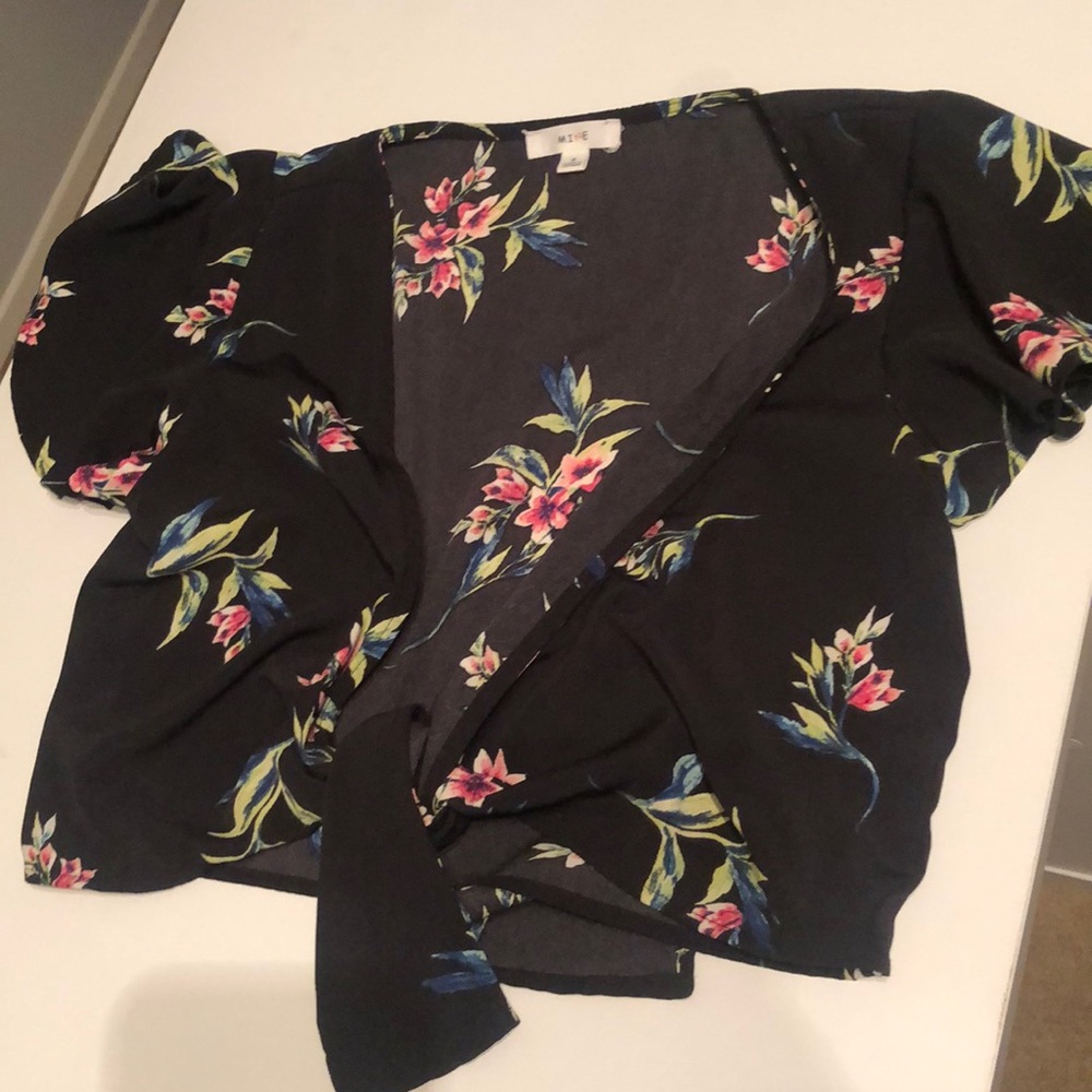 Black floral crop top size Small